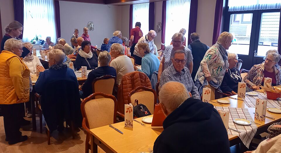 Reisegruppe Reisegruppe beim Essen